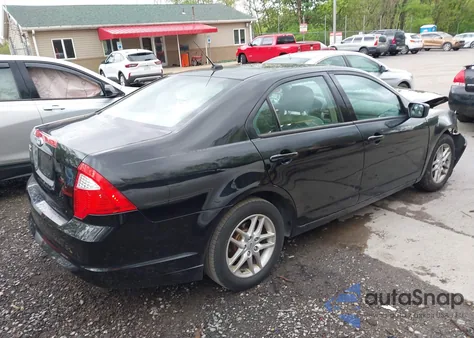 2012 Ford Fusion S z USA, uszkodzony, nr VIN 3FAHP0GA8CR133757